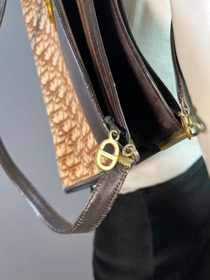 CHRISTIAN DIOR Sac baguette en toile monogram...