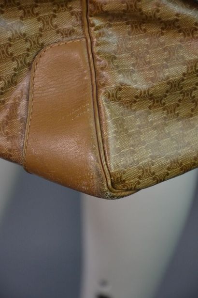 CELINE PARIS Sac Boston en toile monogram...