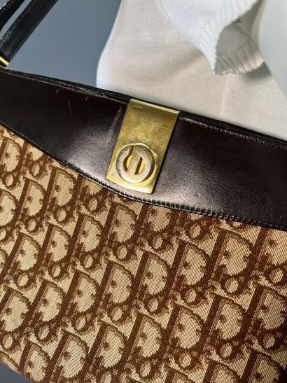 CHRISTIAN DIOR Sac baguette en toile monogram...