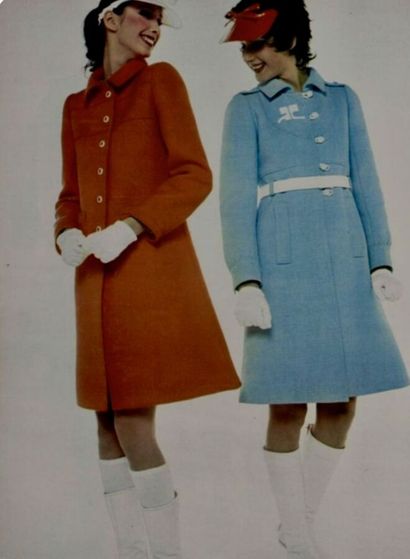 COURRÈGES PARIS - Manteau orange en lainage...