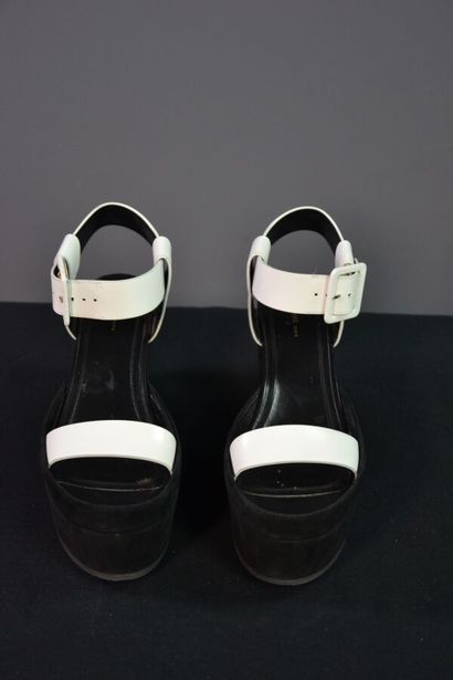 CELINE PARIS Chaussures compensées en cuir...
