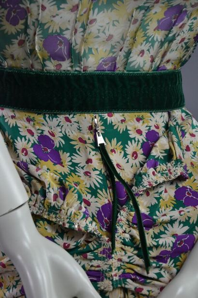 LOUIS VUITTON Ensemble en soie fleuri finitions...