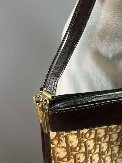 CHRISTIAN DIOR Sac baguette en toile monogram...