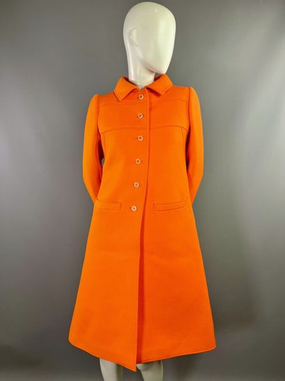 COURRÈGES PARIS - Manteau orange en lainage...