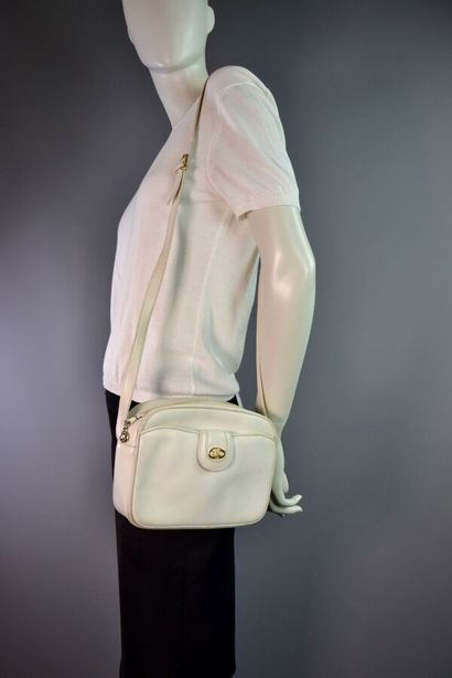 CELINE PARIS Sac besace bandoulière en cuir...