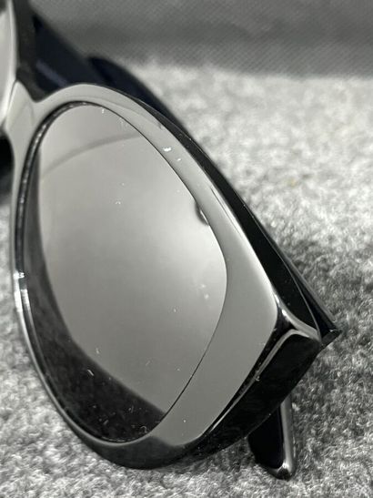 CARTIER PARIS Lunettes de soleil 140 noires...