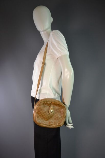 CELINE PARIS Sac besace en toile monogram...