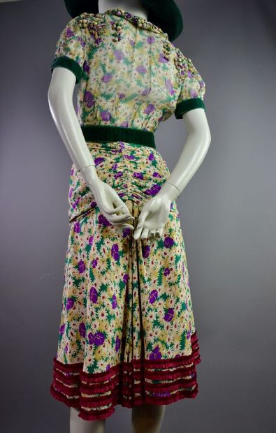 LOUIS VUITTON Ensemble en soie fleuri finitions...