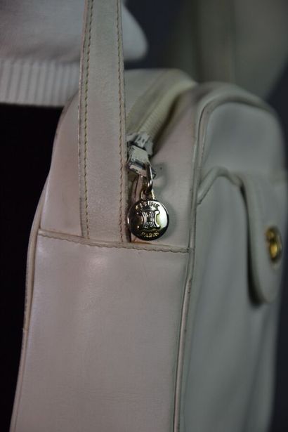 CELINE PARIS Sac besace bandoulière en cuir...