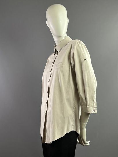 BURBERRY Lot de 2 chemisiers en coton blanc...