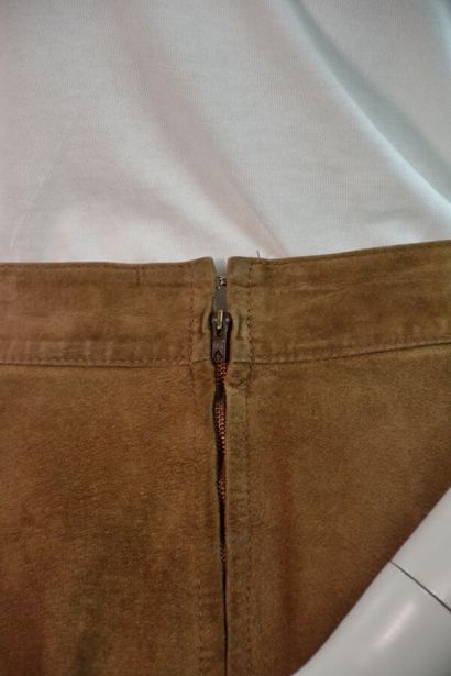 CELINE PARIS Jupe en cuir marron trapèze...