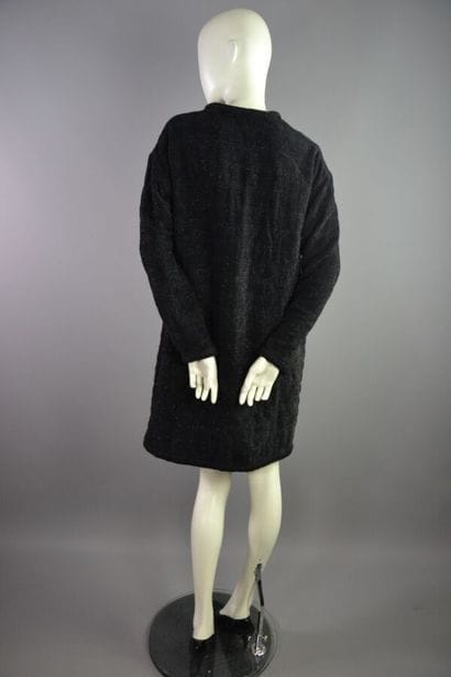 ROCHAS Manteau noir et lurex T 42

Le modèle...
