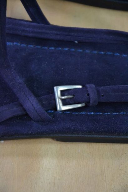 PRADA Homme Sandales en cuir velours aubergine...