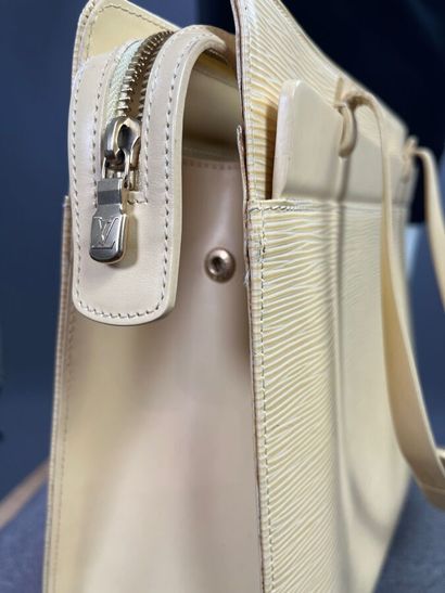 LOUIS VUITTON Sac modèle CROISETTE épi vanille...