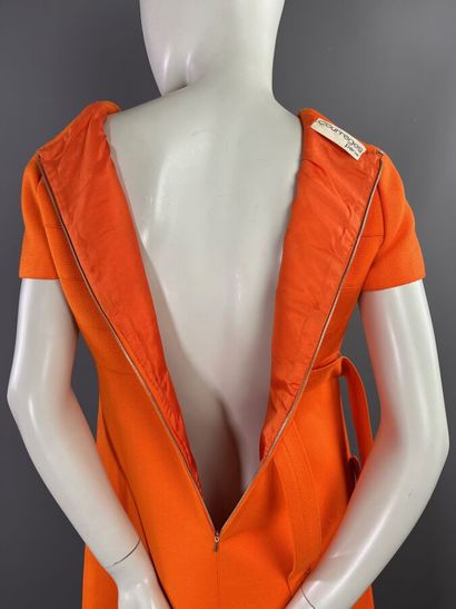 COURRÈGES PARIS - Manteau orange en lainage...