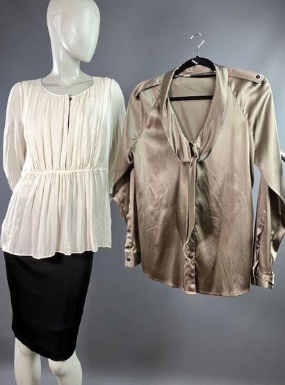 BURBERRY Lot de 2 chemisiers en soie blanc...