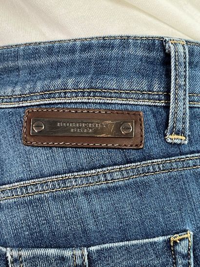 BURBERRY Lot de 2 pantalons denim bleu et...