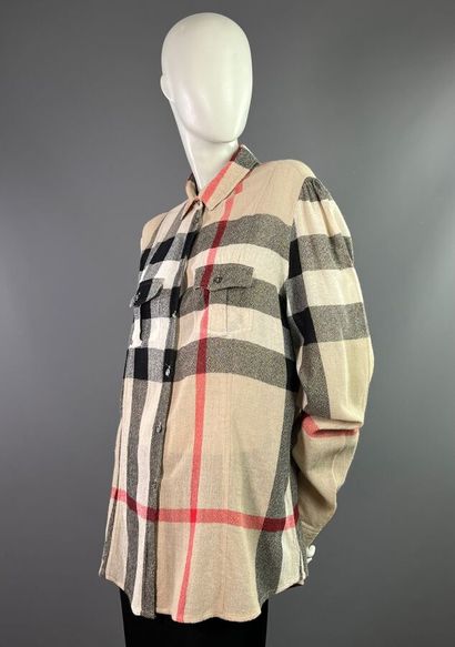 BURBERRY lot de deux chemises Tartan beige...