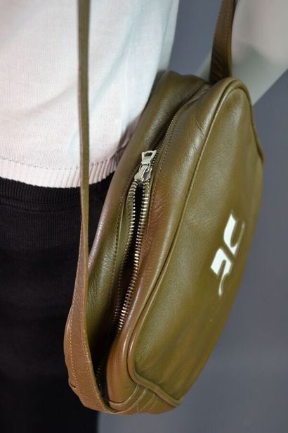 COURRÈGES PARIS Sac Caméra besace en cuir...