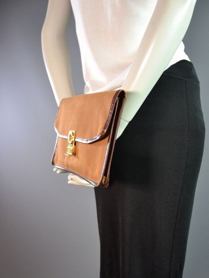 CELINE PARIS Pochette en toile marron gansé...