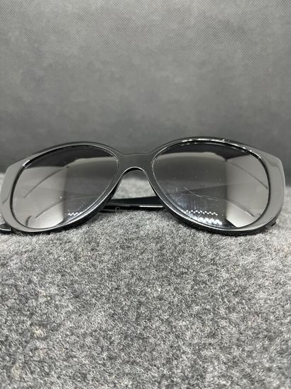 CARTIER PARIS Lunettes de soleil 140 noires...