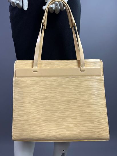 LOUIS VUITTON Sac modèle CROISETTE épi vanille...