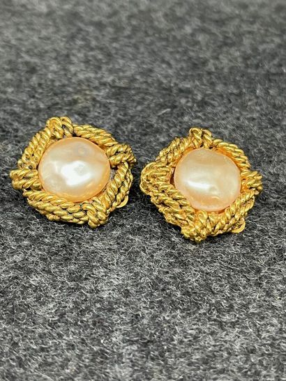 CHANEL Boucles d'oreilles clips en métal...