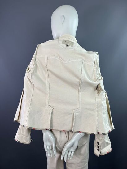 BURBERRY Lot comprenant une veste et un pantalon...