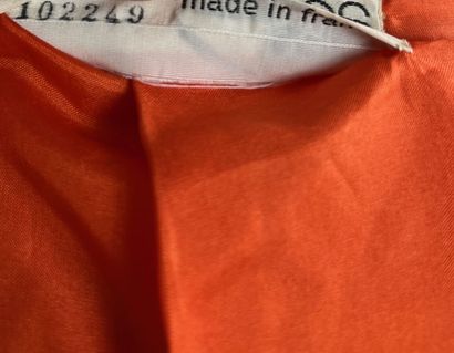 COURRÈGES PARIS - Manteau orange en lainage...