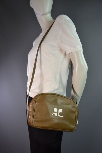 COURRÈGES PARIS Sac Caméra besace en cuir...