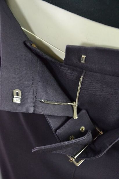 LOUIS VUITTON Jupe en laine bleu marine et...