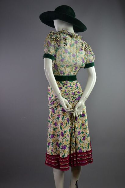 LOUIS VUITTON Ensemble en soie fleuri finitions...