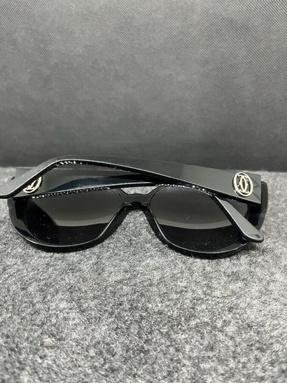 CARTIER PARIS Lunettes de soleil 140 noires...