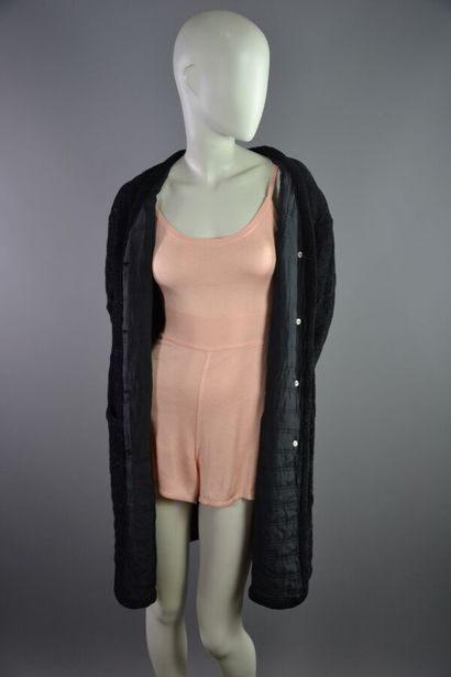 ROCHAS Manteau noir et lurex T 42

Le modèle...