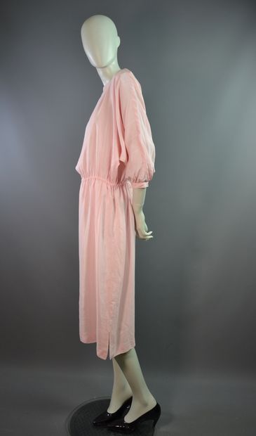 COURREGES PARIS Robe d'été en soie rose clair...