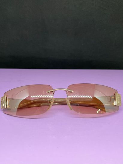 GIVENCHY Lunettes femme
Le modèle possède...