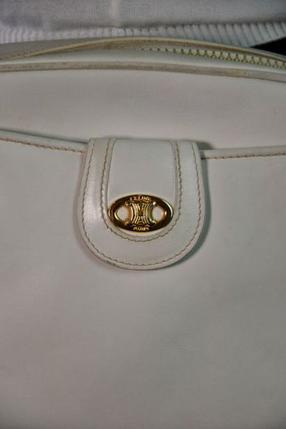 CELINE PARIS Sac besace bandoulière en cuir...