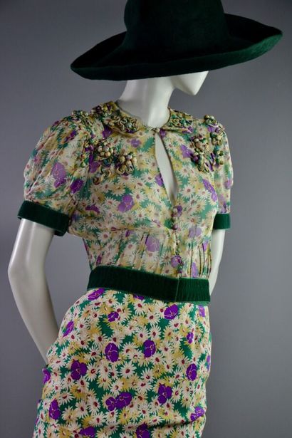 LOUIS VUITTON Ensemble en soie fleuri finitions...