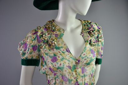 LOUIS VUITTON Ensemble en soie fleuri finitions...