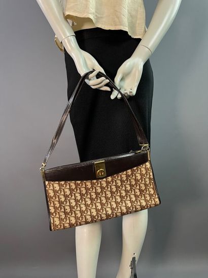 CHRISTIAN DIOR Sac baguette en toile monogram...