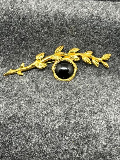 LANVIN PARIS Broche dorée à motif de branche

Le...