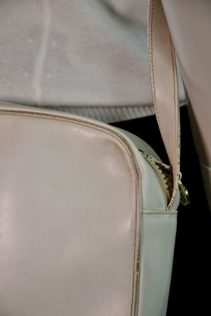 CELINE PARIS Sac besace bandoulière en cuir...