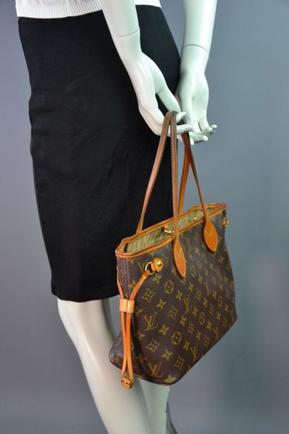 LOUIS VUITTON Sac NEVERFULL P.M monogram...