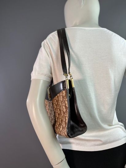 CHRISTIAN DIOR Sac baguette en toile monogram...
