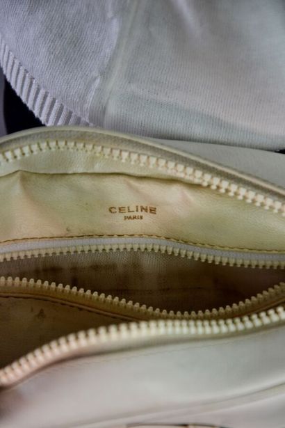 CELINE PARIS Sac besace bandoulière en cuir...
