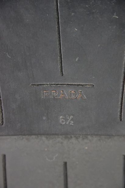 PRADA Homme Sandales en cuir velours aubergine...
