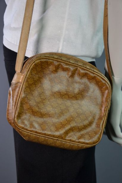 CELINE PARIS Sac besace en toile monogram...