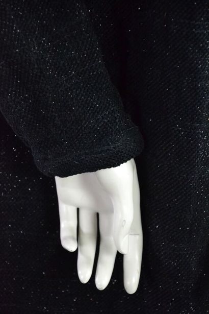 ROCHAS Manteau noir et lurex T 42

Le modèle...