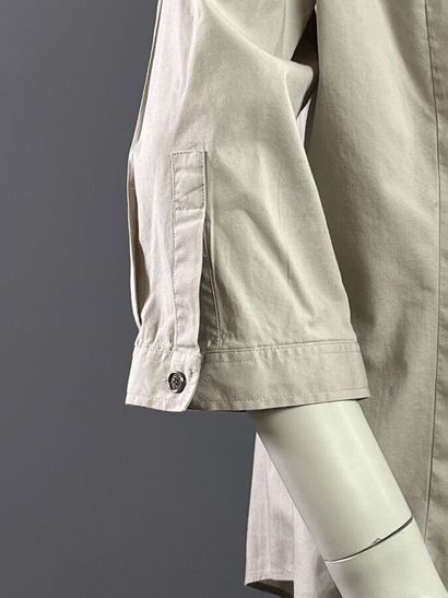 BURBERRY Lot de 2 chemisiers en coton blanc...