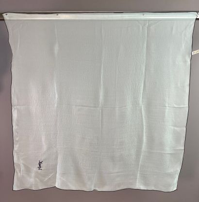 YSL, GIVENCHY, PATOU, FERAUD Lot de 4 foulards...